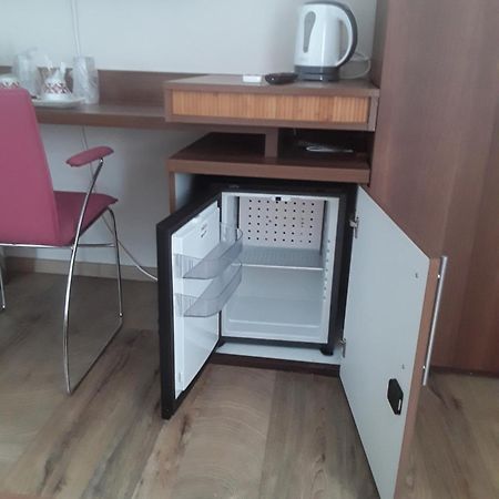 Aura'S West Accommodation Private Parking In Front Yard Bukarest Exterior foto