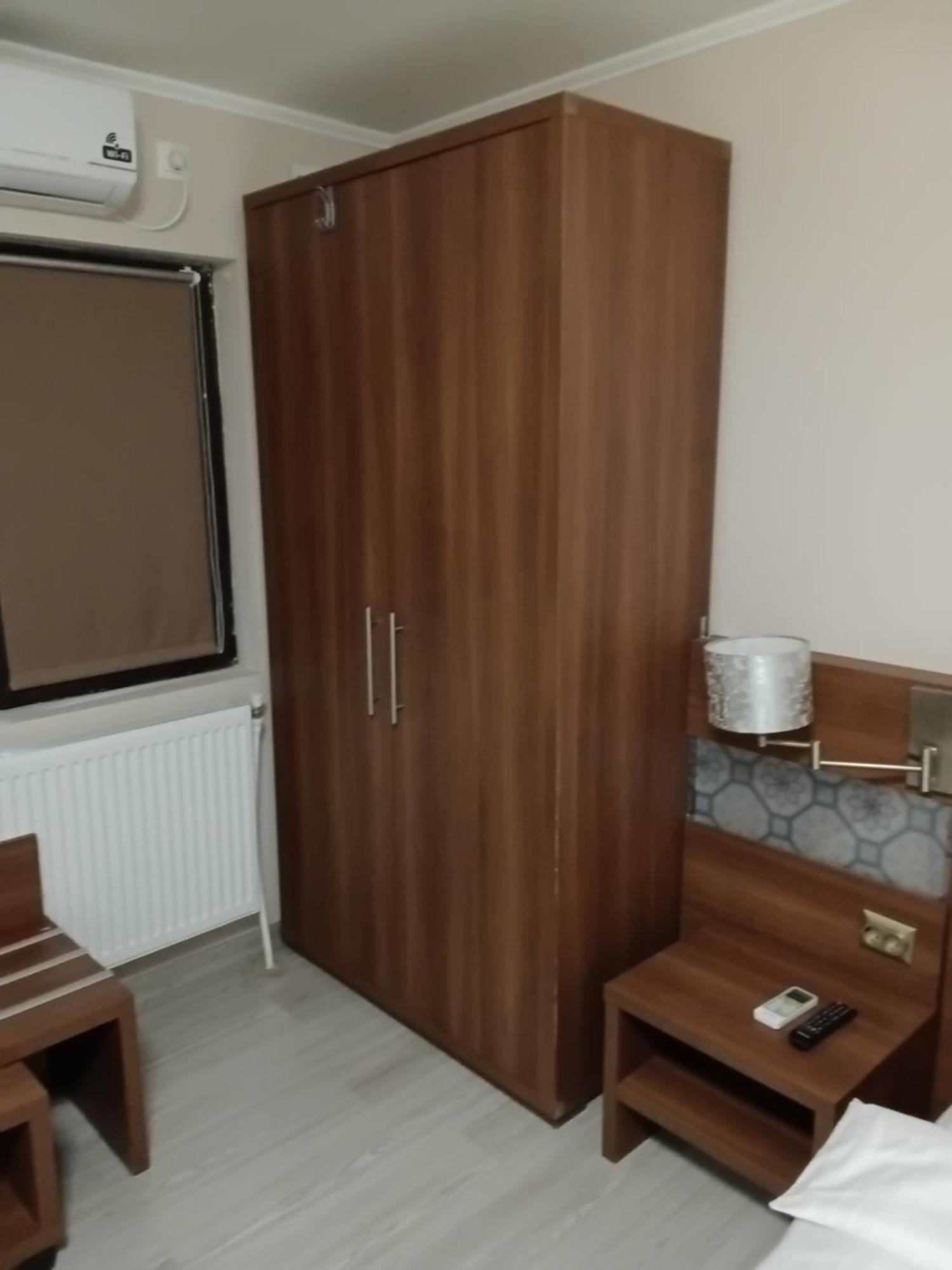 Aura'S West Accommodation Private Parking In Front Yard Bukarest Exterior foto